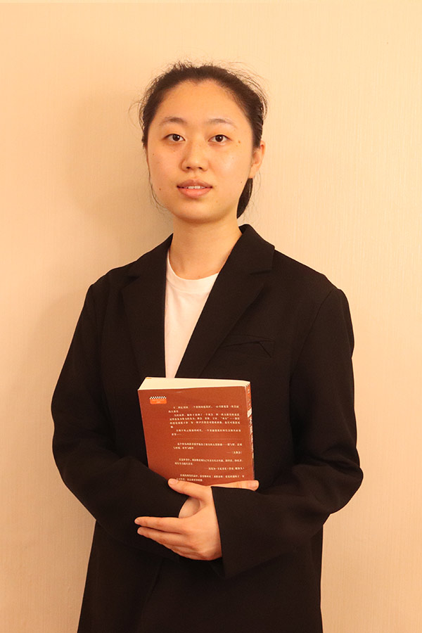 长安梁艺 本科学历，优秀班主任