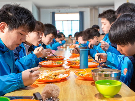 长安学生用餐