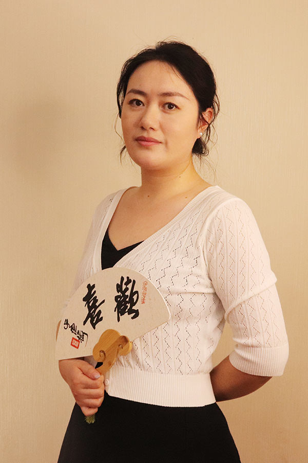 长安石亚利 研究生学历,毕业于陕西师范大学