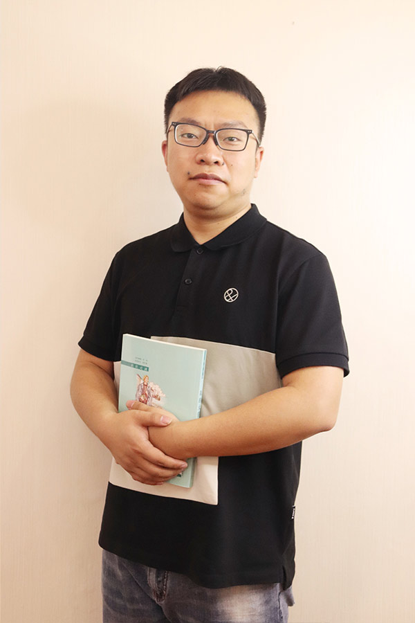 长安杨斌 本科学历，毕业于西安航空学院