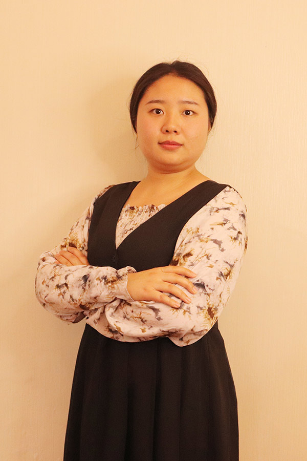 长安何爱玲 本科学历，优秀班主任